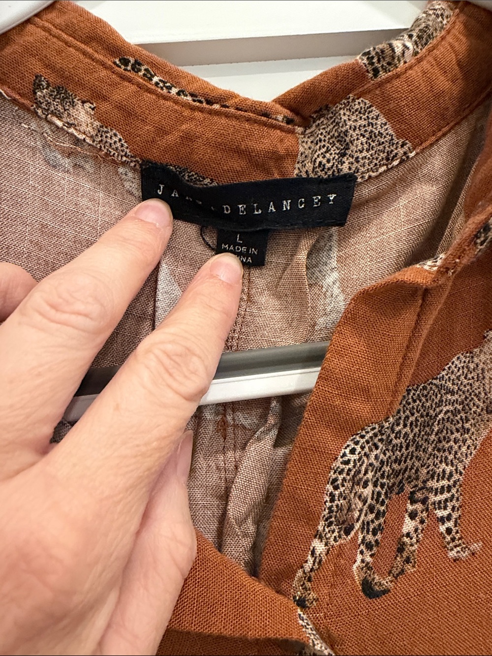 Jane & Delancey Rust Leopard Print Button-Down Blouse LG - Picture 2 of 5